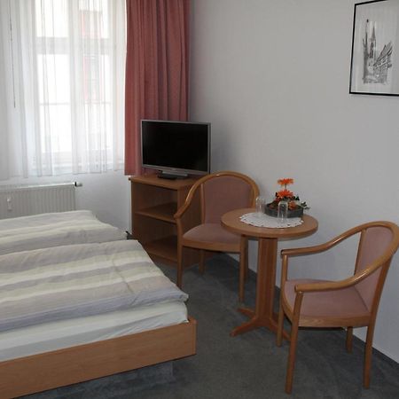 Hotel Am Stadtwall เควดลินบวร์ก ภายนอก รูปภาพ
