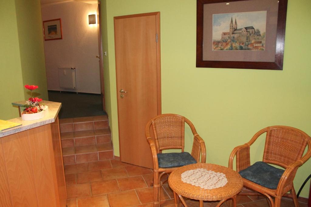 Hotel Am Stadtwall เควดลินบวร์ก ภายนอก รูปภาพ